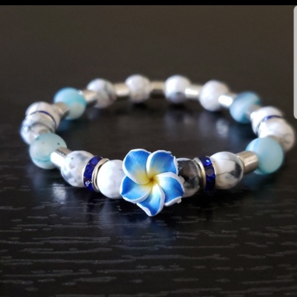NWT 6.5" Blue & white flower bracelet handmade - Picture 3 of 7
